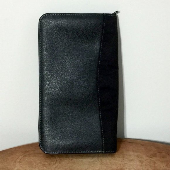 Insight Vacation Passport Wallet - Picture 2 of 12